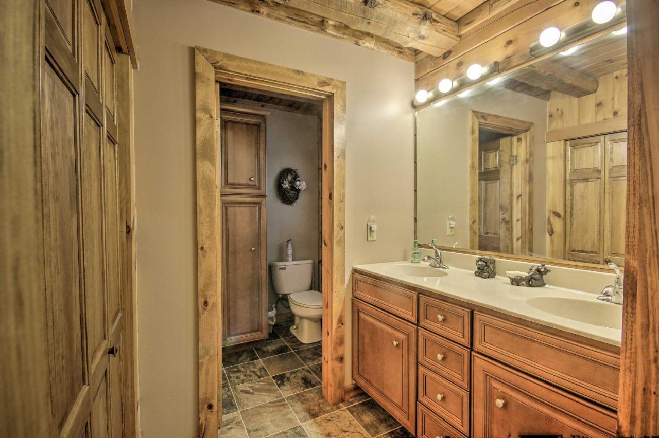 Pet-Friendly Raystown Lakefront Cabin With Bbq Grill Hesston Exterior photo